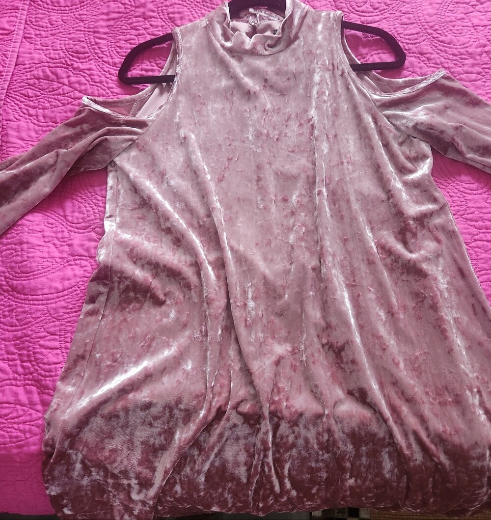 NEW- Maggy London Velvet Tunic in Mauve Pink
